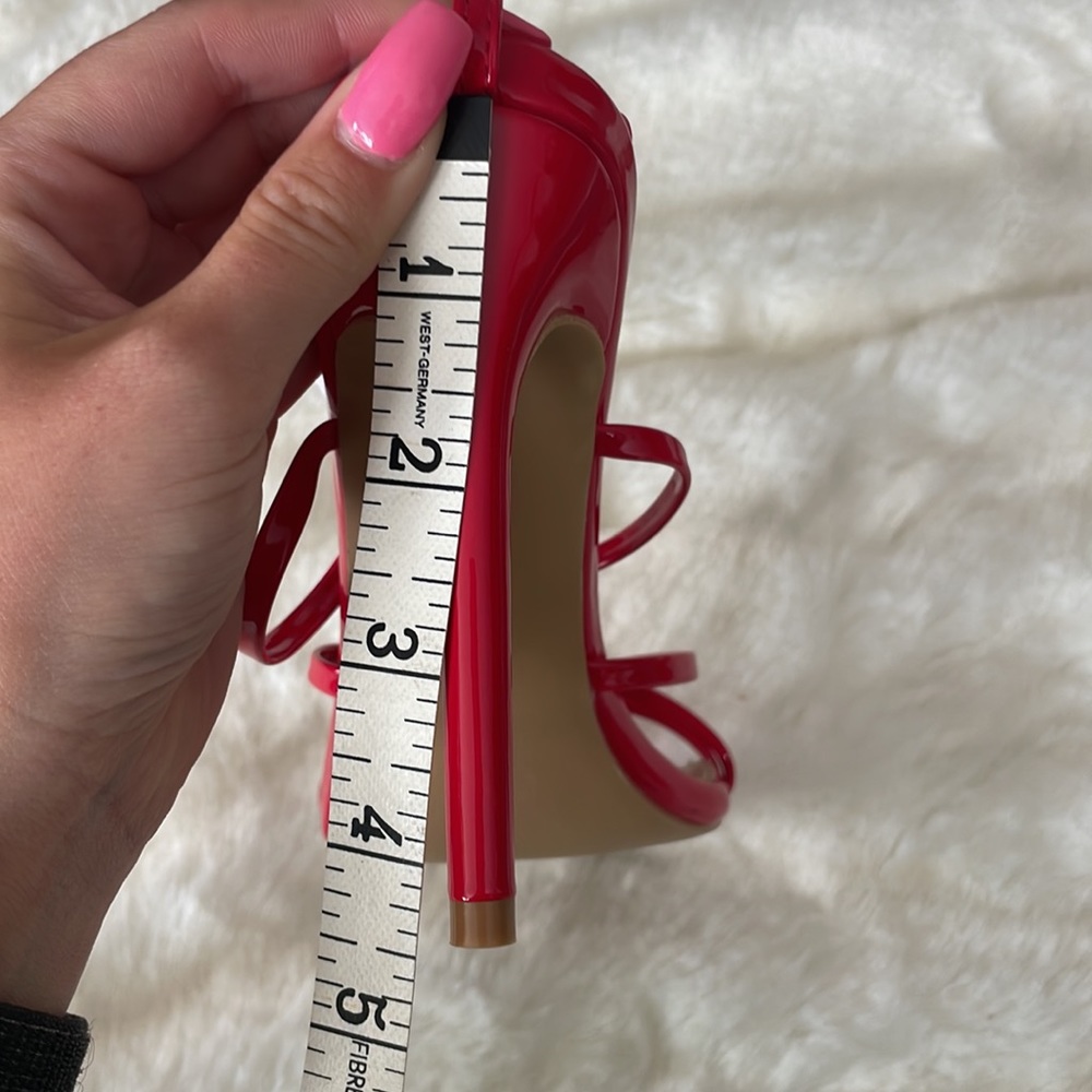 Red heels - Picture 4 of 4